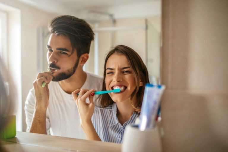 Is It Ever Okay To Share A Toothbrush With Someone?