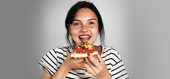 eat pizza with braces