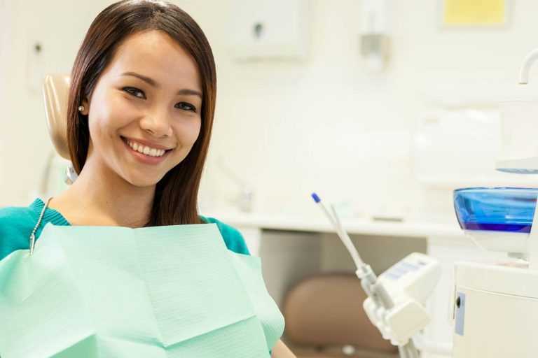 Should-I-visit-an-Orthodontist-or-Dentist-for-Oral-Health